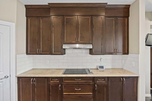 184 Cougar Ridge Manor Sw, Calgary, AB - Indoor Photo Showing Kitchen