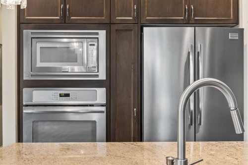 184 Cougar Ridge Manor Sw, Calgary, AB - Indoor Photo Showing Kitchen