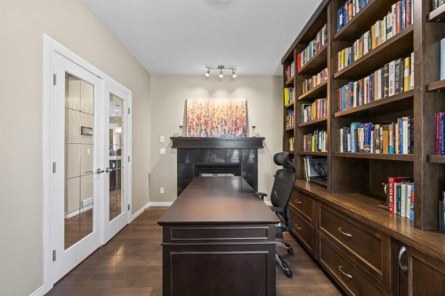 184 Cougar Ridge Manor Sw, Calgary, AB - Indoor Photo Showing Office