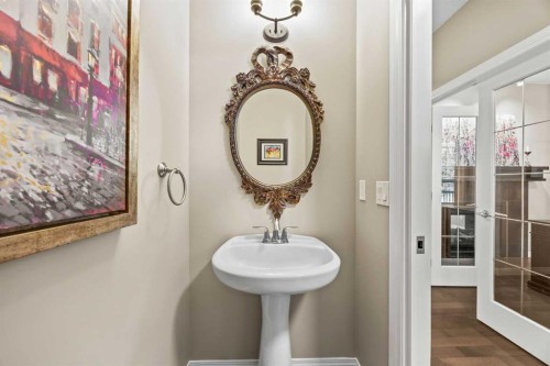 184 Cougar Ridge Manor Sw, Calgary, AB - Indoor Photo Showing Bathroom
