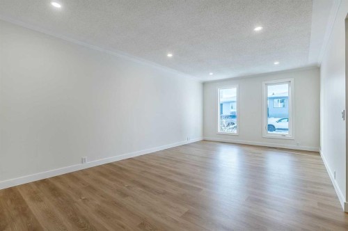 15 Woodford Crescent Sw, Calgary, AB - Indoor Photo Showing Other Room