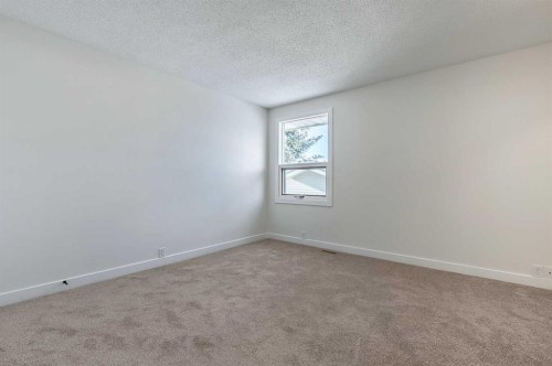 15 Woodford Crescent Sw, Calgary, AB - Indoor Photo Showing Other Room
