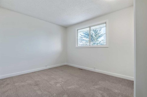 15 Woodford Crescent Sw, Calgary, AB - Indoor Photo Showing Other Room