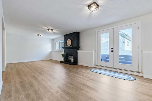15 Woodford Crescent Sw, Calgary, AB - Indoor
