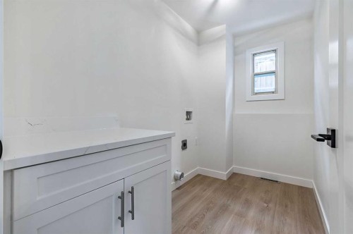 15 Woodford Crescent Sw, Calgary, AB - Indoor Photo Showing Other Room