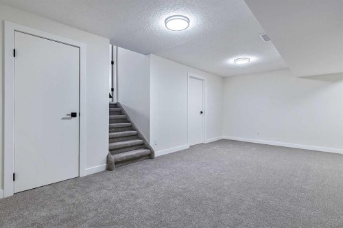 15 Woodford Crescent Sw, Calgary, AB - Indoor Photo Showing Other Room
