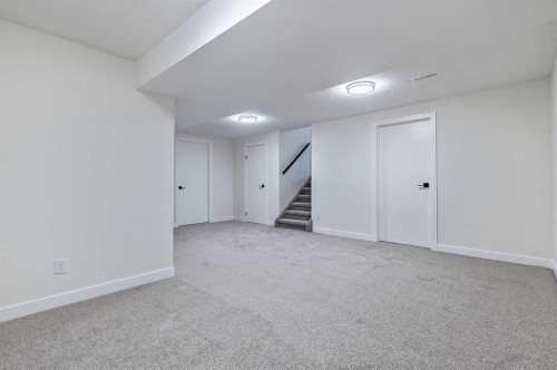 15 Woodford Crescent Sw, Calgary, AB - Indoor