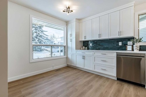 15 Woodford Crescent Sw, Calgary, AB - Indoor Photo Showing Kitchen