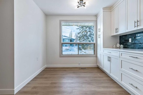 15 Woodford Crescent Sw, Calgary, AB - Indoor Photo Showing Other Room