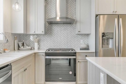 80 Lucas Common Nw, Calgary, AB - Indoor Photo Showing Kitchen With Upgraded Kitchen