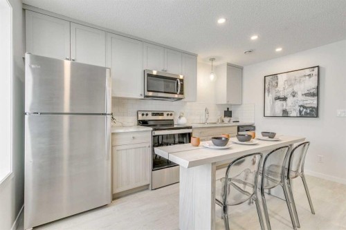 80 Lucas Common Nw, Calgary, AB - Indoor Photo Showing Kitchen
