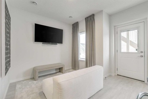 80 Lucas Common Nw, Calgary, AB - Indoor Photo Showing Other Room