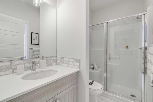 80 Lucas Common Nw, Calgary, AB - Indoor Photo Showing Bathroom