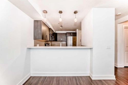209-611 Edmonton Trail Ne, Calgary, AB - Indoor