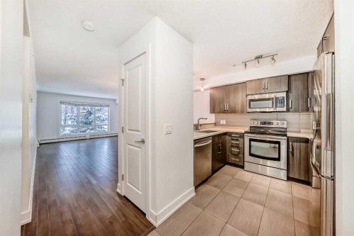 209-611 Edmonton Trail Ne, Calgary, AB - Indoor Photo Showing Kitchen