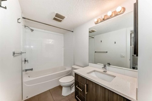 209-611 Edmonton Trail Ne, Calgary, AB - Indoor Photo Showing Bathroom