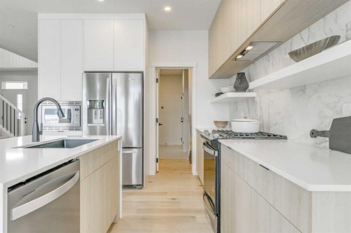 227 Lucas Common Nw, Calgary, AB - Indoor Photo Showing Kitchen With Upgraded Kitchen