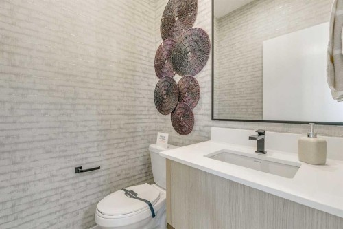 227 Lucas Common Nw, Calgary, AB - Indoor Photo Showing Bathroom