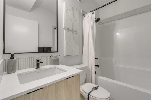227 Lucas Common Nw, Calgary, AB - Indoor Photo Showing Bathroom