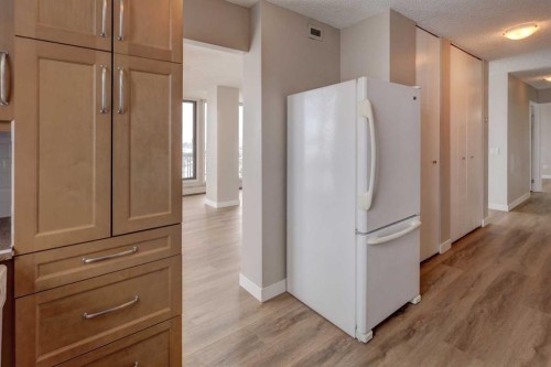 1501-145 Point Drive Nw, Calgary, AB - Indoor Photo Showing Other Room