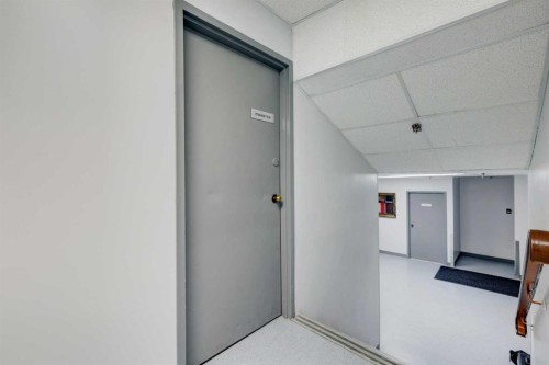 1501-145 Point Drive Nw, Calgary, AB - Indoor Photo Showing Other Room