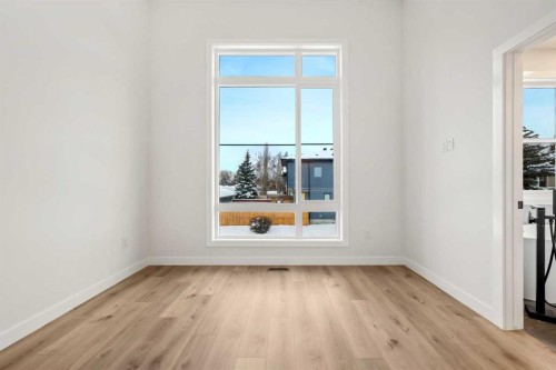 2354 7 Street Nw, Calgary, AB - Indoor Photo Showing Other Room