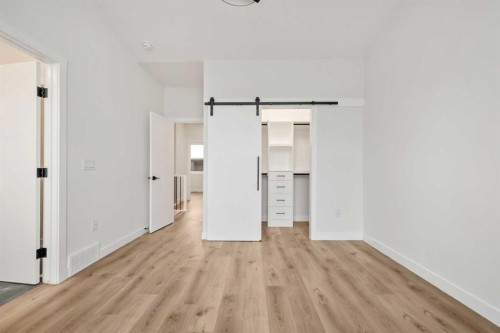 2354 7 Street Nw, Calgary, AB - Indoor Photo Showing Other Room