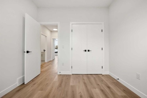 2354 7 Street Nw, Calgary, AB - Indoor Photo Showing Other Room