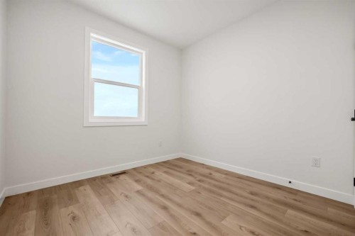 2354 7 Street Nw, Calgary, AB - Indoor Photo Showing Other Room