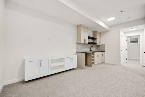 2354 7 Street Nw, Calgary, AB - Indoor Photo Showing Kitchen