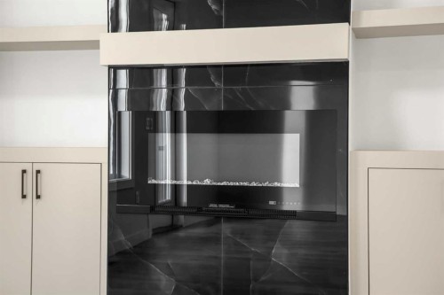 2354 7 Street Nw, Calgary, AB - Indoor Photo Showing Other Room