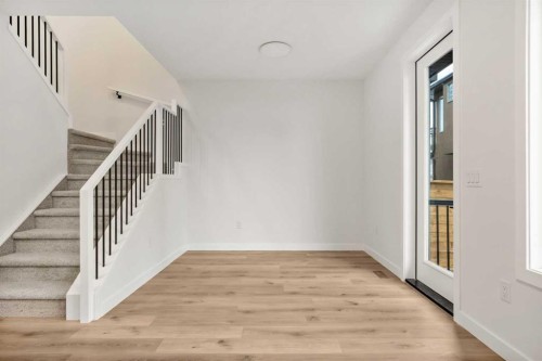 2354 7 Street Nw, Calgary, AB - Indoor Photo Showing Other Room