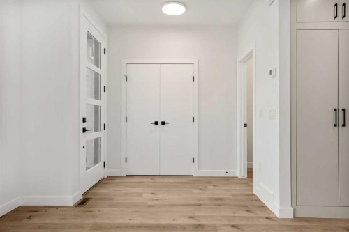 2354 7 Street Nw, Calgary, AB - Indoor Photo Showing Other Room