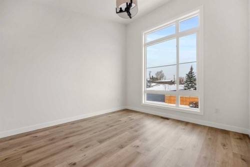 2354 7 Street Nw, Calgary, AB - Indoor Photo Showing Other Room