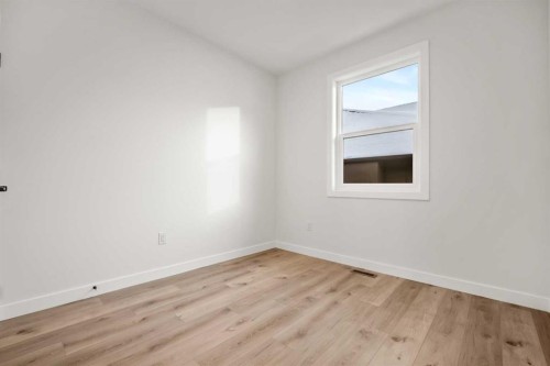 2354 7 Street Nw, Calgary, AB - Indoor Photo Showing Other Room