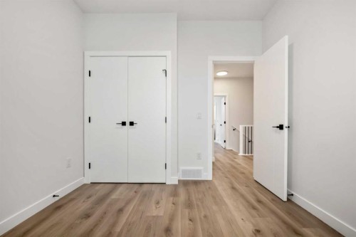 2354 7 Street Nw, Calgary, AB - Indoor Photo Showing Other Room