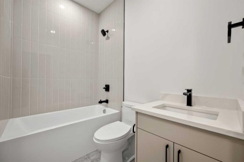2354 7 Street Nw, Calgary, AB - Indoor Photo Showing Bathroom