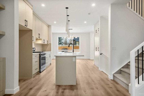 2354 7 Street Nw, Calgary, AB - Indoor Photo Showing Kitchen