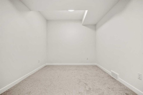 2354 7 Street Nw, Calgary, AB - Indoor Photo Showing Other Room