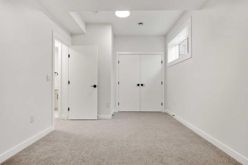 2354 7 Street Nw, Calgary, AB - Indoor Photo Showing Other Room