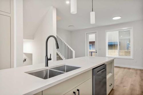 2354 7 Street Nw, Calgary, AB - Indoor Photo Showing Kitchen With Double Sink