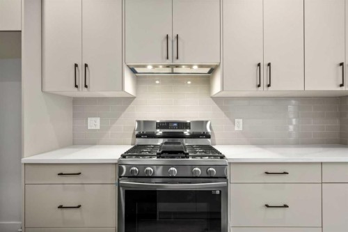 2354 7 Street Nw, Calgary, AB - Indoor Photo Showing Kitchen With Upgraded Kitchen