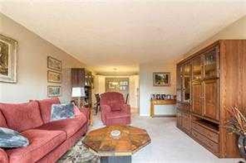 122-820 89 Avenue Sw, Calgary, AB - Indoor Photo Showing Living Room