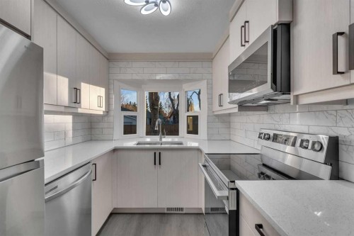 4515 Fordham Crescent Se, Calgary, AB - Indoor Photo Showing Kitchen With Stainless Steel Kitchen