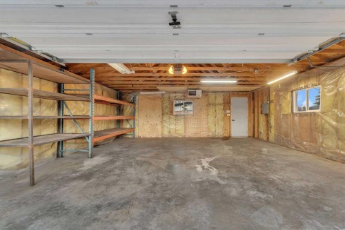 4515 Fordham Crescent Se, Calgary, AB - Indoor Photo Showing Garage