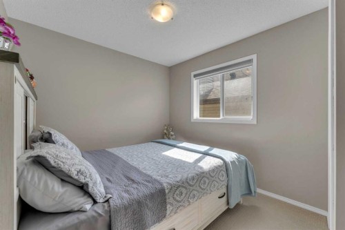 138 Saddlecrest Park Ne, Calgary, AB - Indoor Photo Showing Bedroom