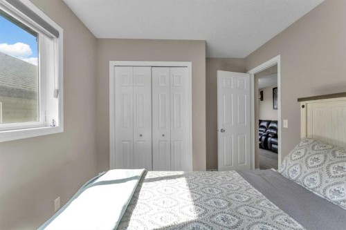138 Saddlecrest Park Ne, Calgary, AB - Indoor Photo Showing Bedroom