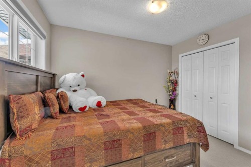 138 Saddlecrest Park Ne, Calgary, AB - Indoor Photo Showing Bedroom