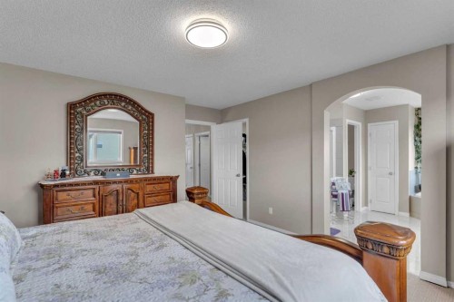 138 Saddlecrest Park Ne, Calgary, AB - Indoor Photo Showing Bedroom