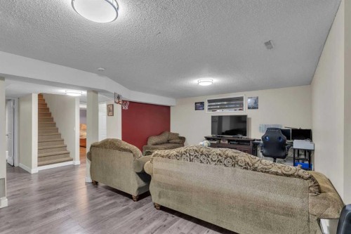 138 Saddlecrest Park Ne, Calgary, AB - Indoor Photo Showing Living Room